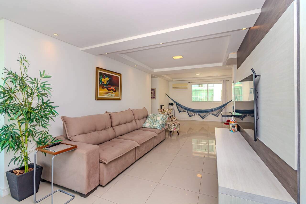 Apartamento à venda no Pioneiros: 
