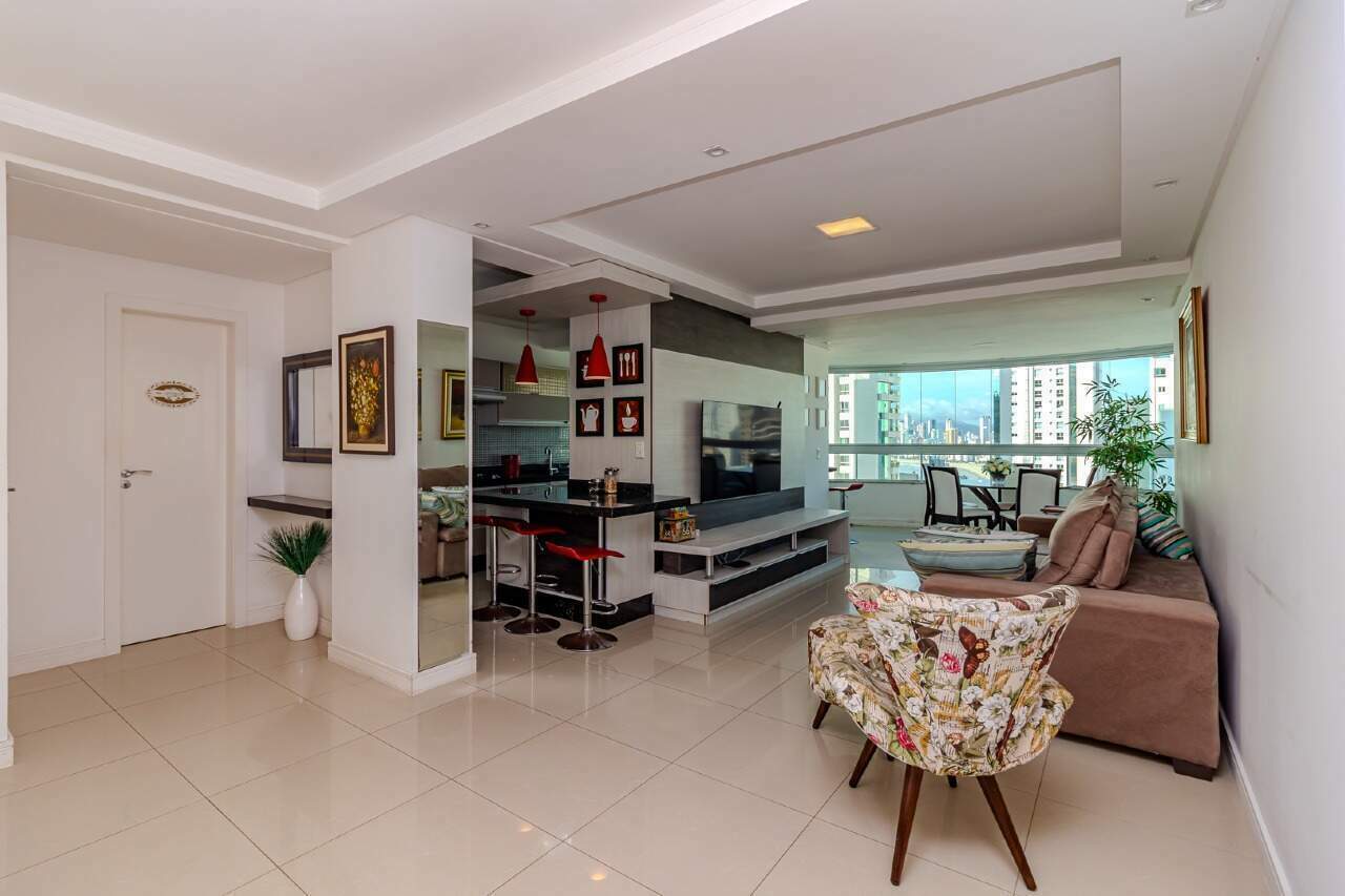 Apartamento à venda no Pioneiros: 