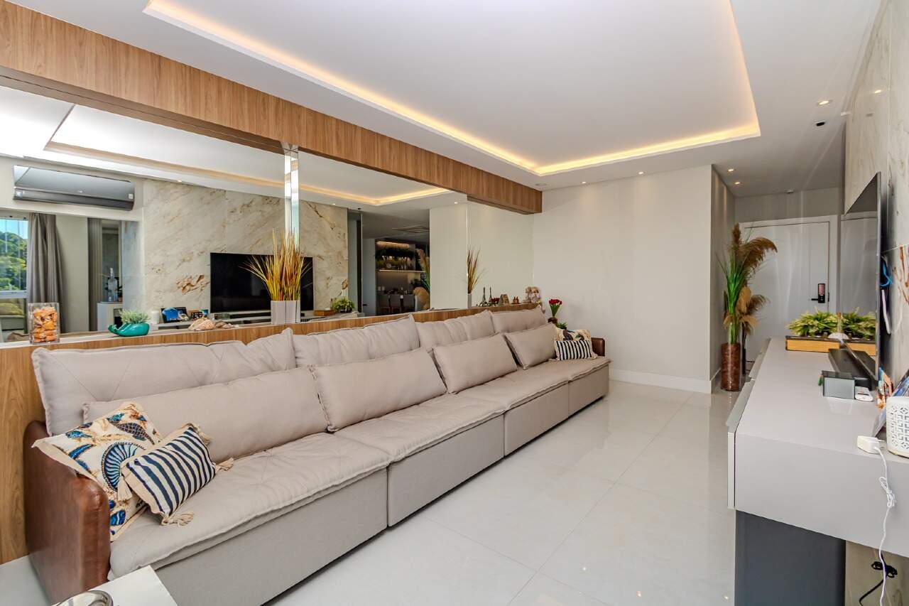 Apartamento à venda no Pioneiros: 