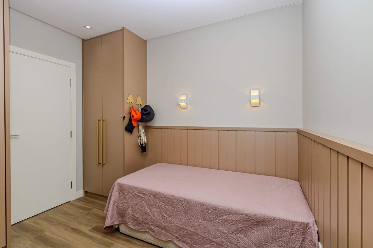 Apartamento à venda no Pioneiros: 