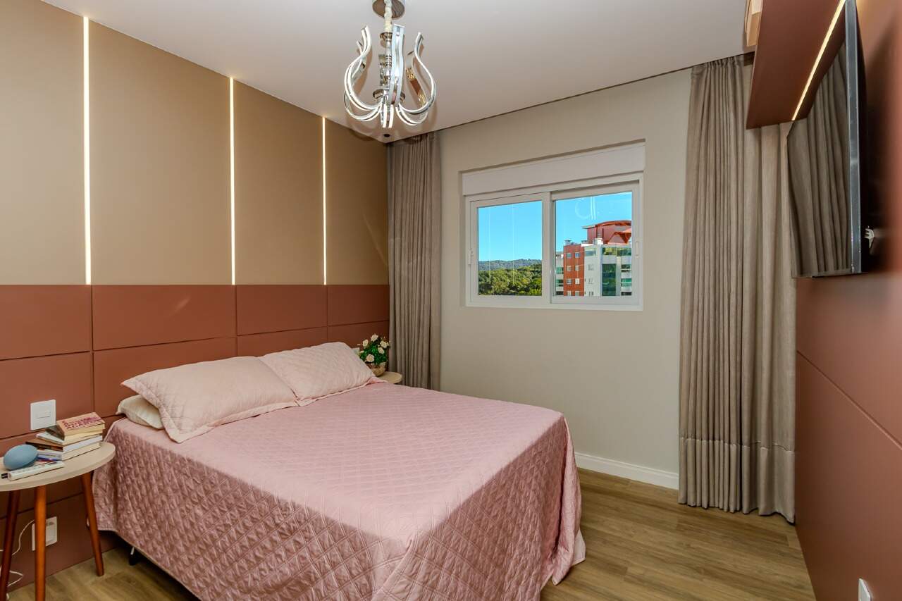 Apartamento à venda no Pioneiros: 