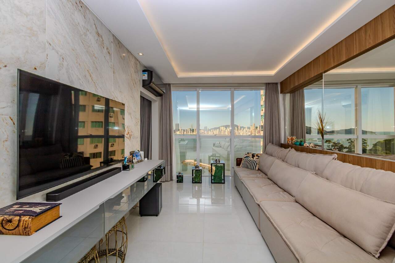 Apartamento à venda no Pioneiros: 