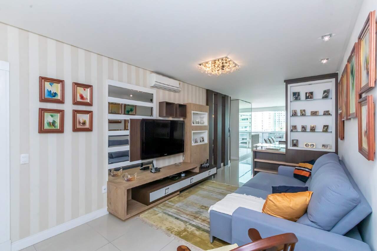 Apartamento à venda no Pioneiros: 