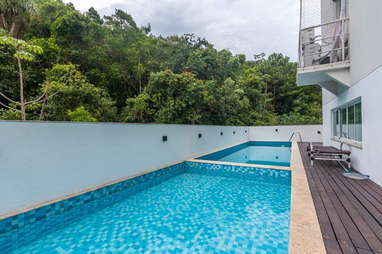 Apartamento à venda no Pioneiros: 