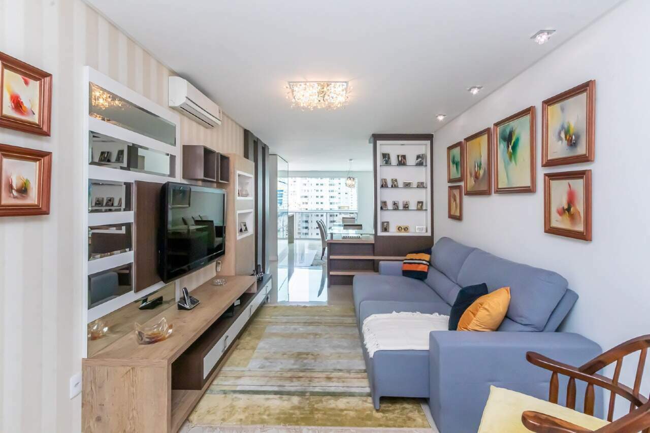 Apartamento à venda no Pioneiros: 
