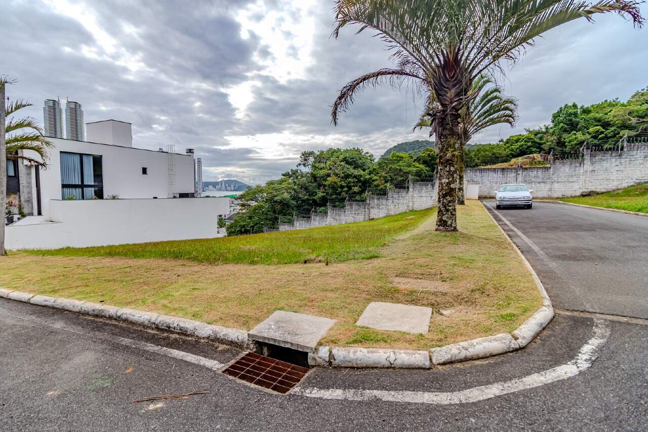Terreno em Condomínio à venda no Barra: