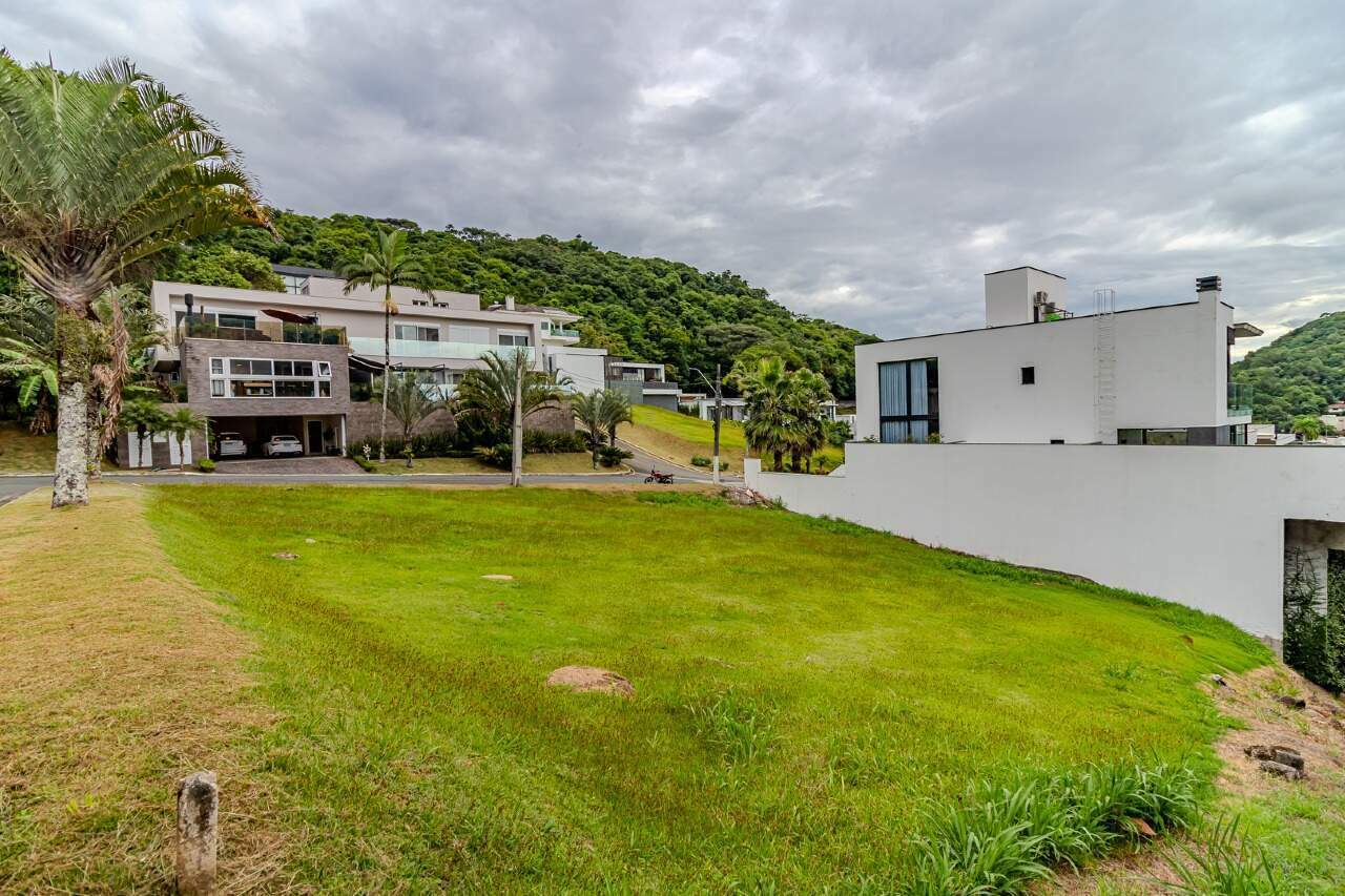Terreno em Condomínio à venda no Barra: