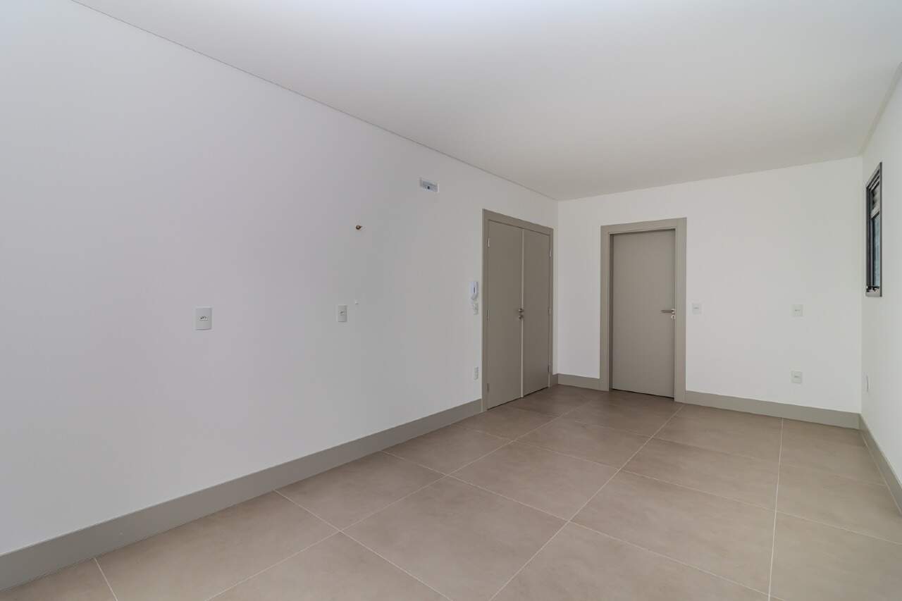 Apartamento à venda no Pioneiros: 