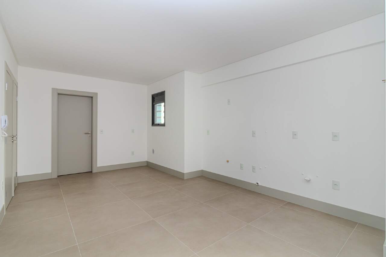 Apartamento à venda no Pioneiros: 