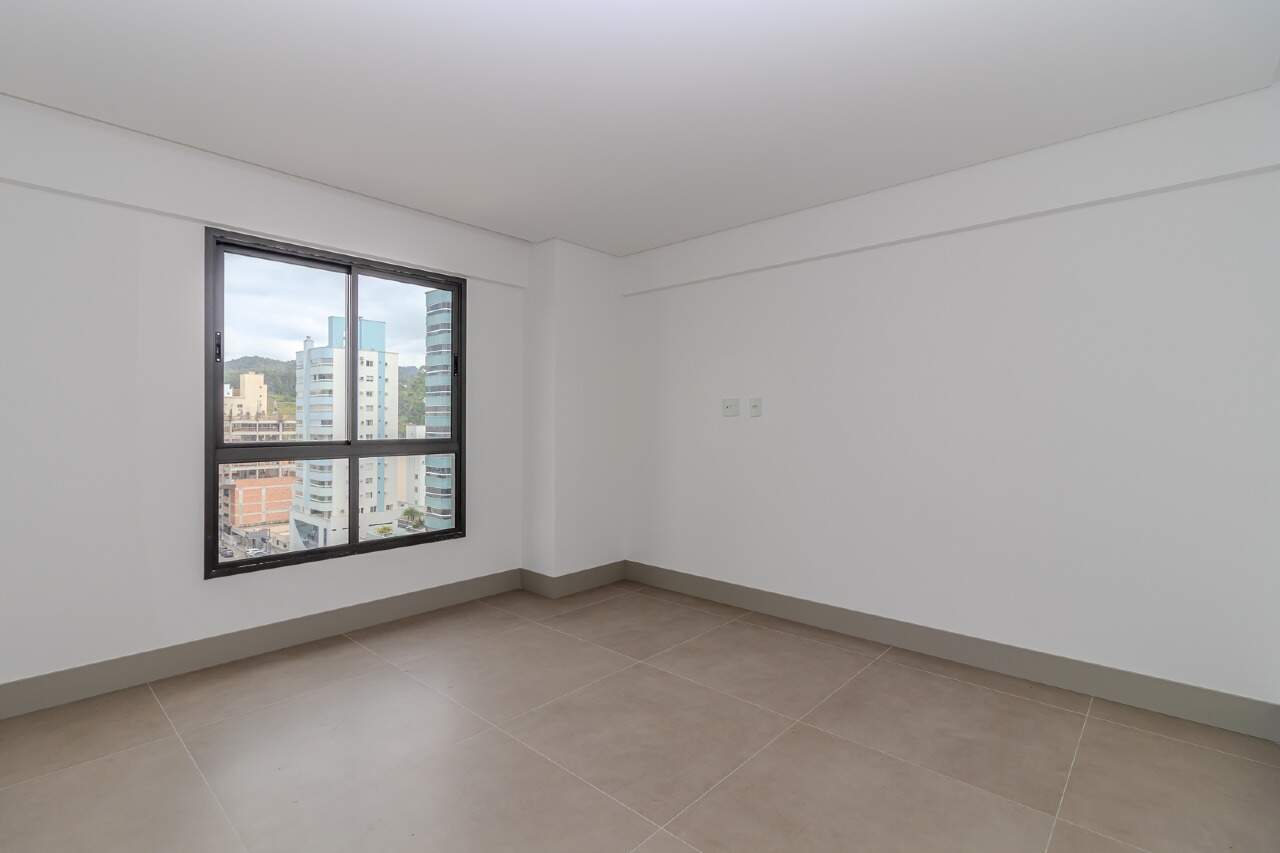 Apartamento à venda no Pioneiros: 