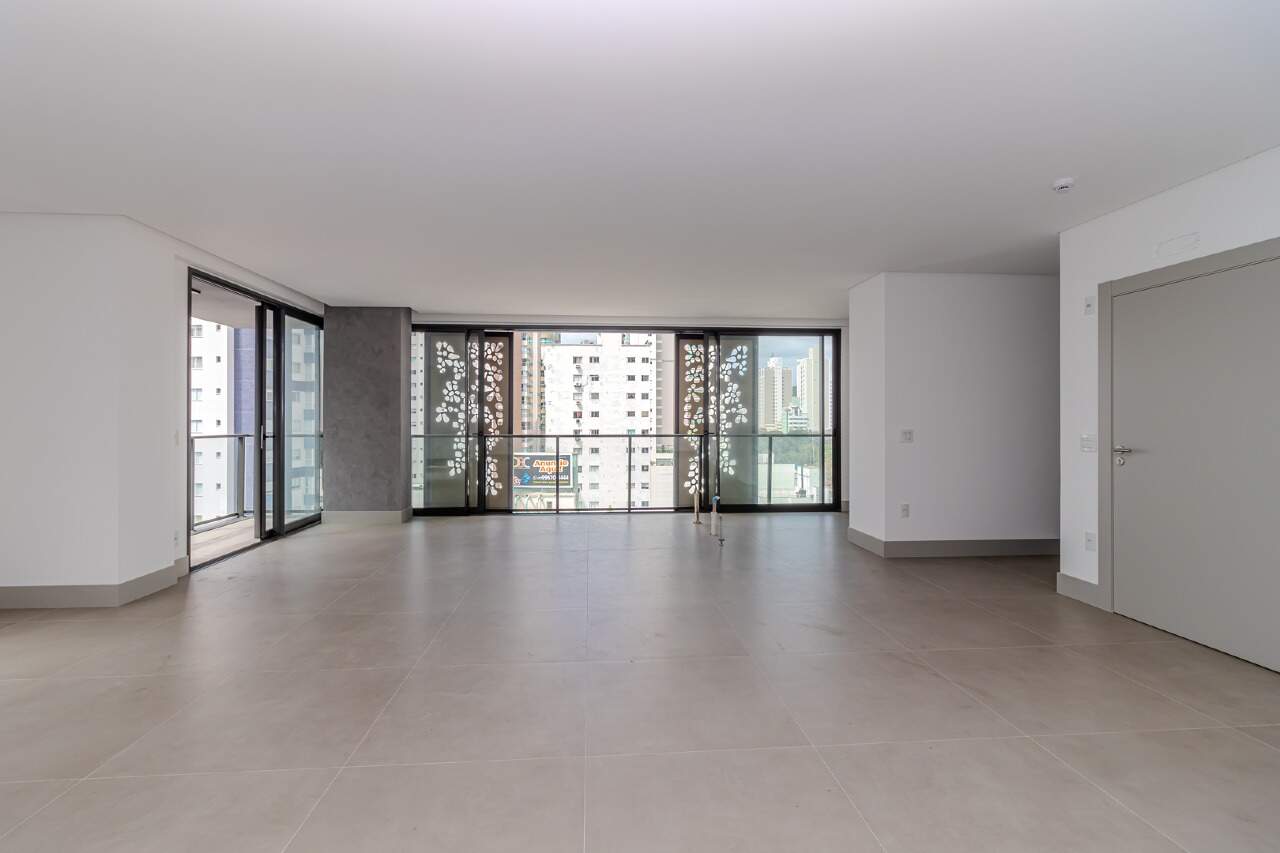 Apartamento à venda no Pioneiros: 