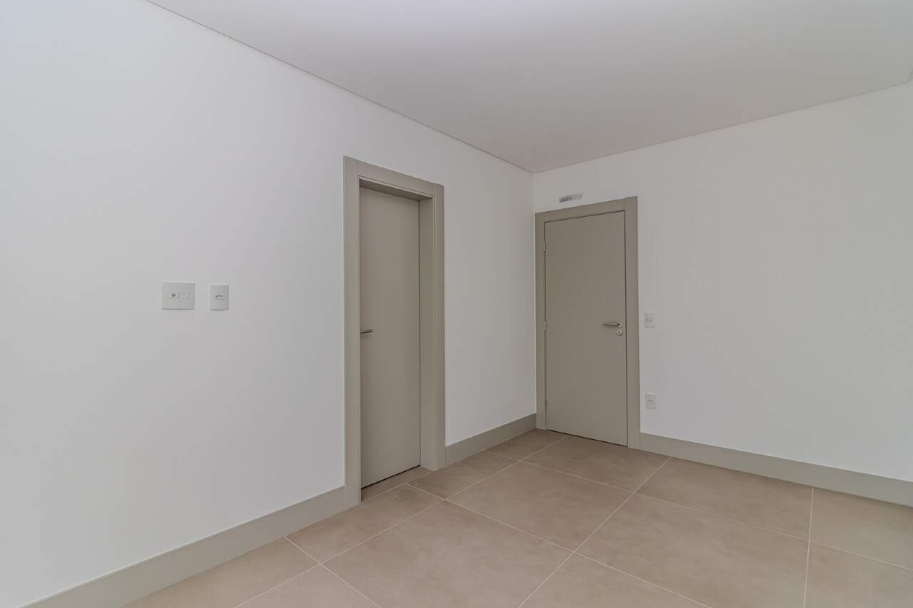 Apartamento à venda no Pioneiros: 
