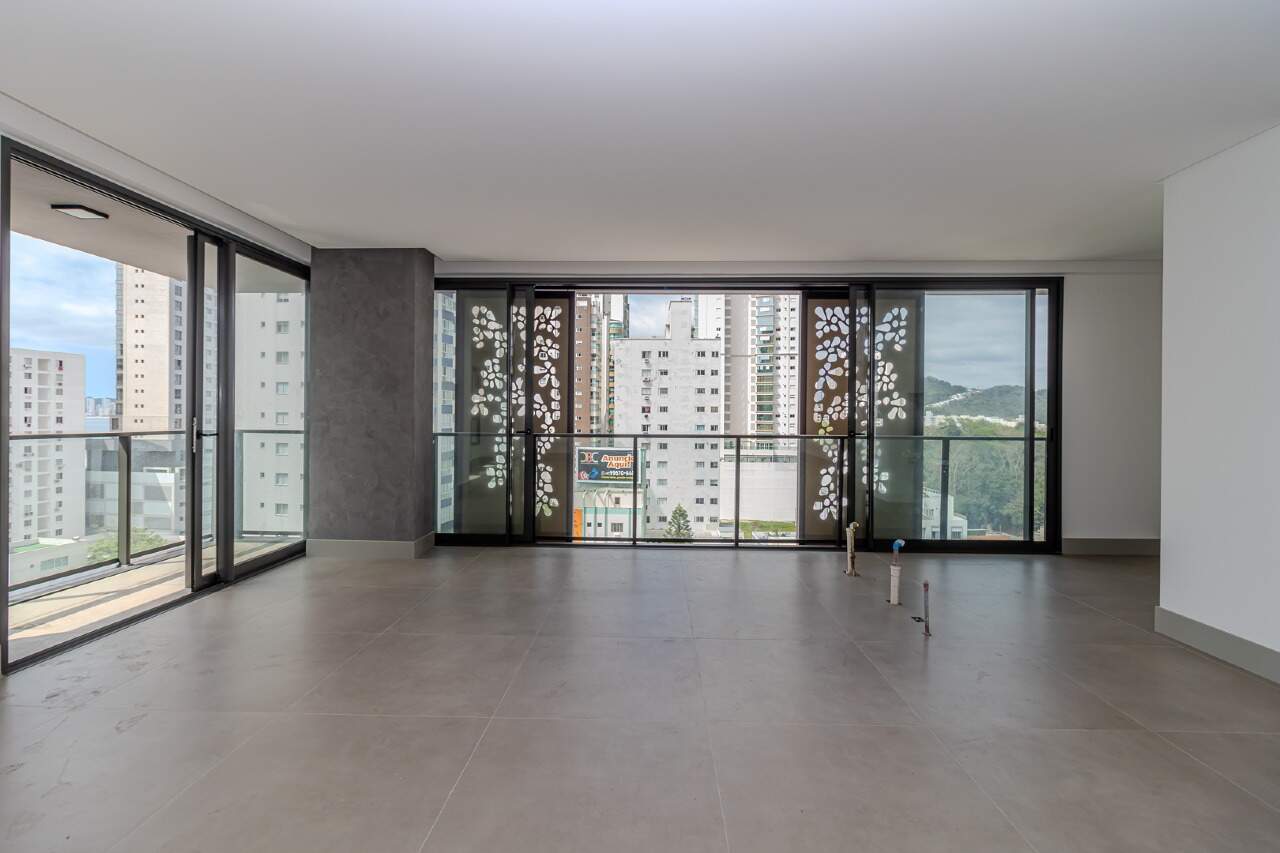 Apartamento à venda no Pioneiros: 