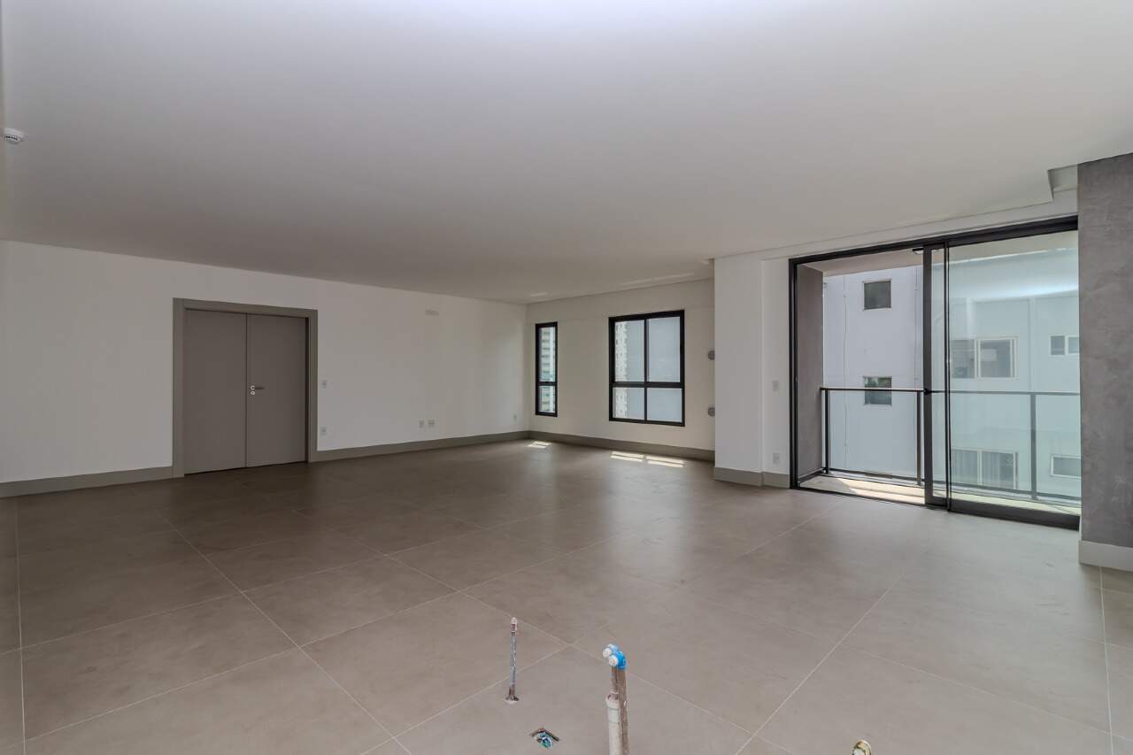 Apartamento à venda no Pioneiros: 