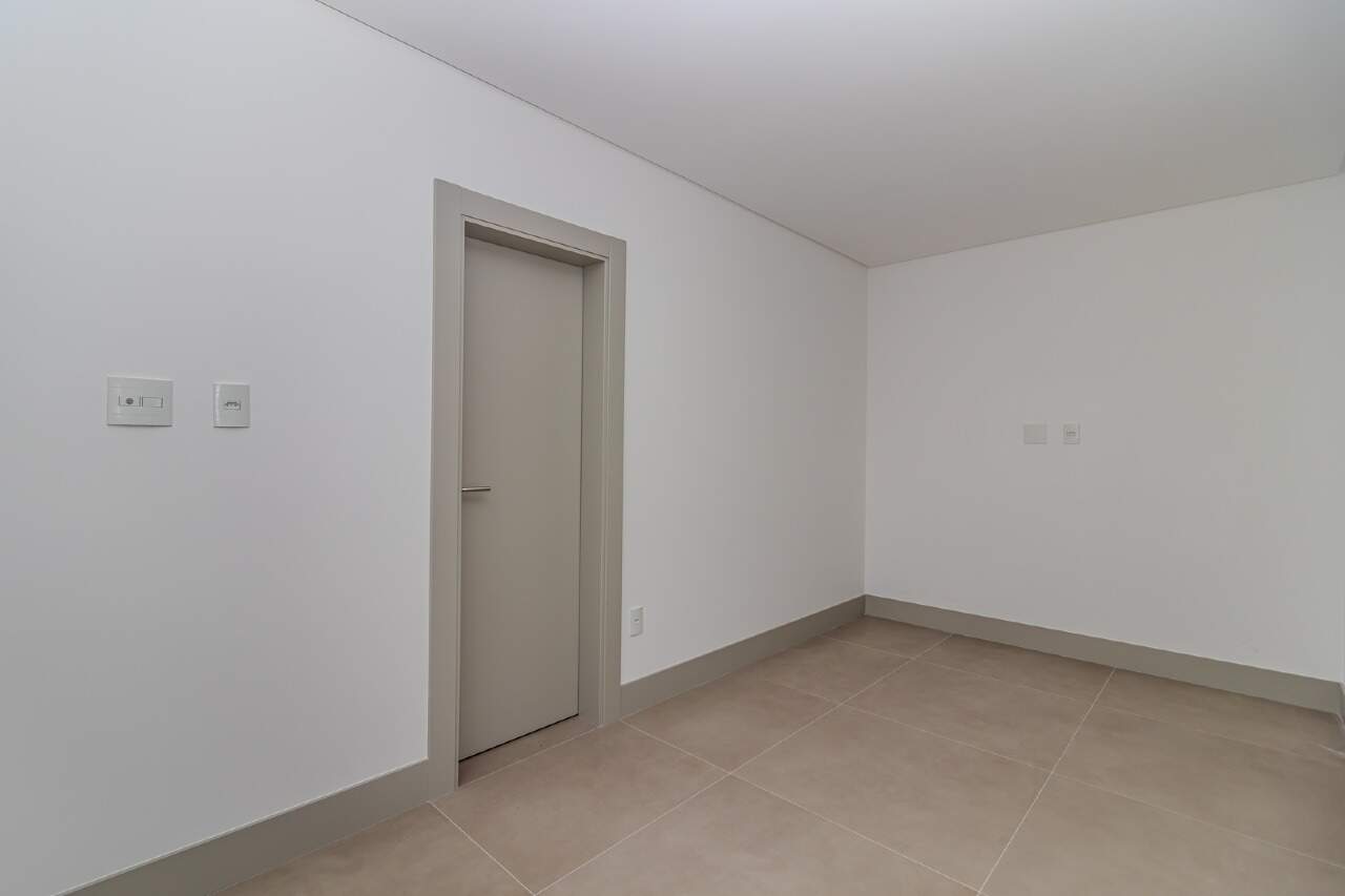 Apartamento à venda no Pioneiros: 