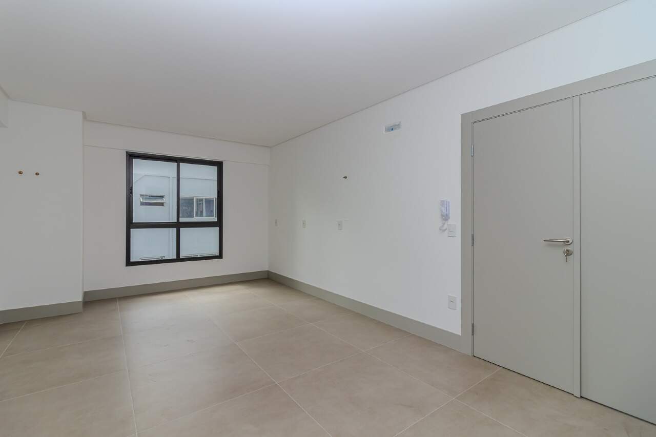 Apartamento à venda no Pioneiros: 
