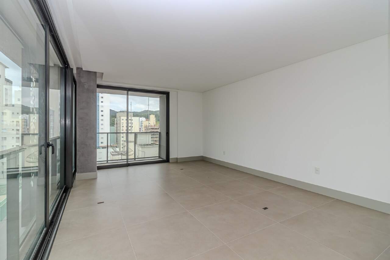 Apartamento à venda no Pioneiros: 