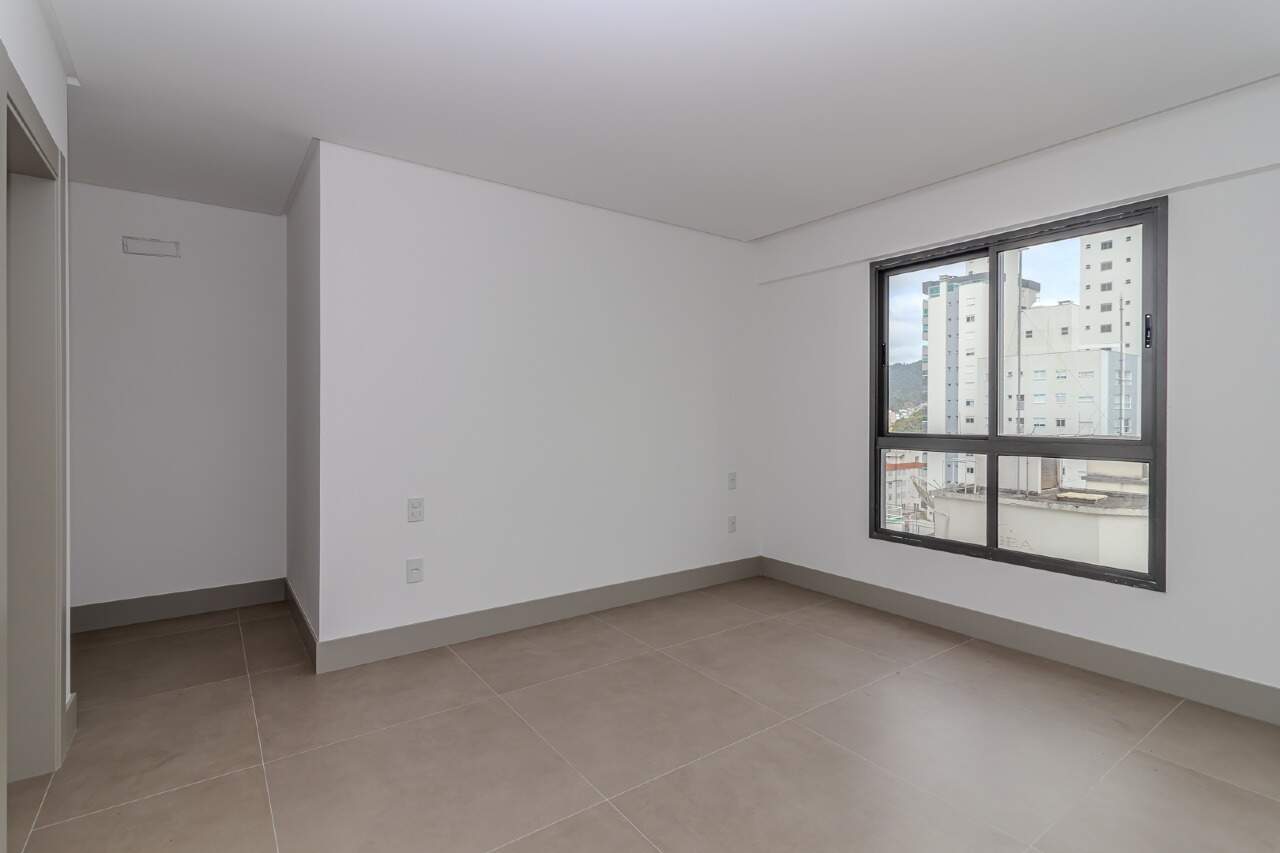 Apartamento à venda no Pioneiros: 