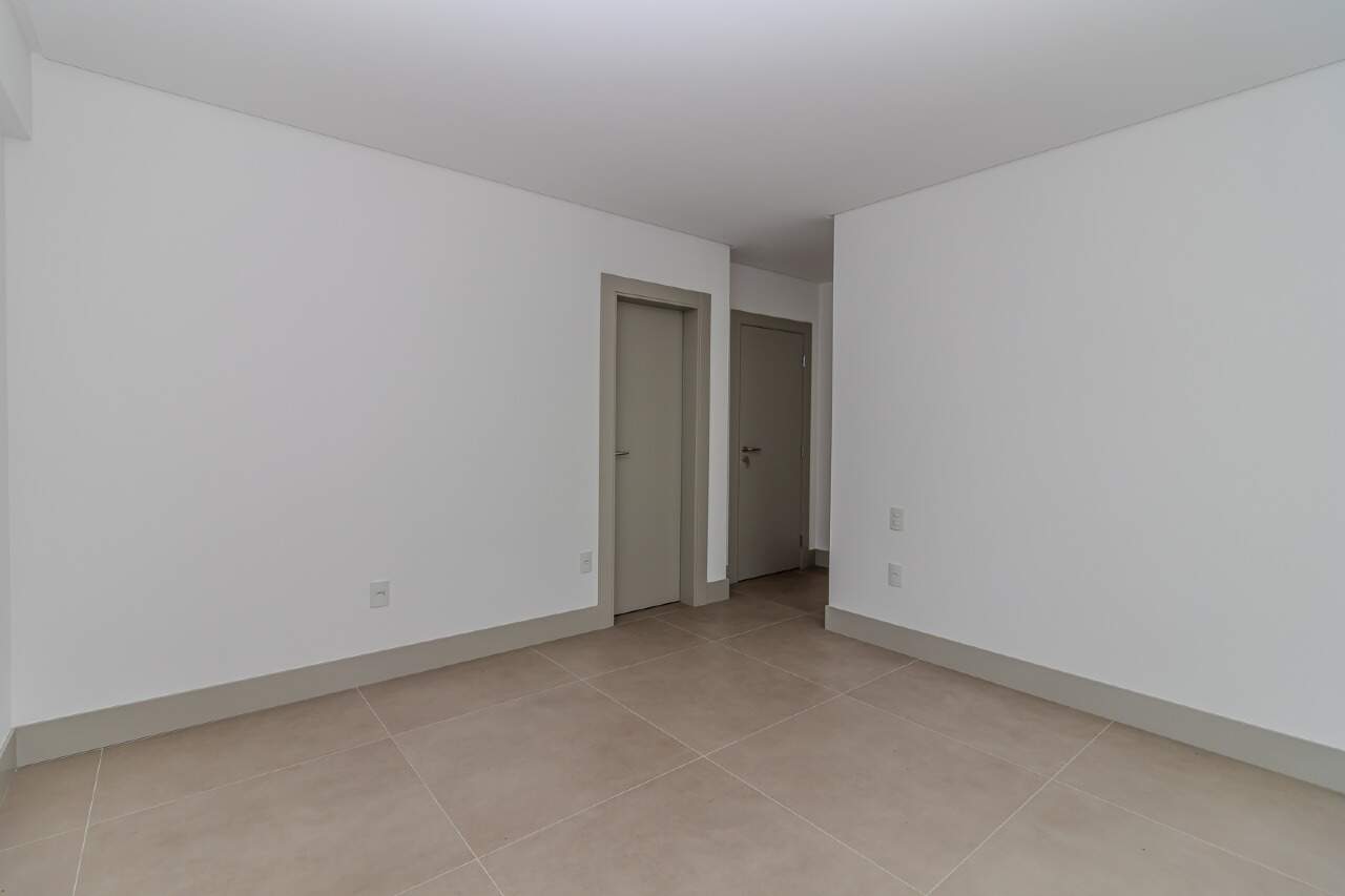 Apartamento à venda no Pioneiros: 