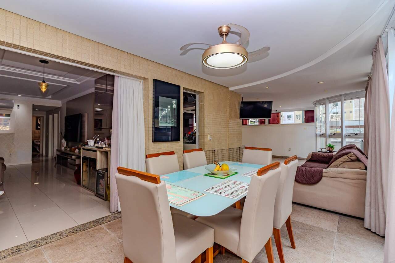 Apartamento diferenciado à venda no Centro: 