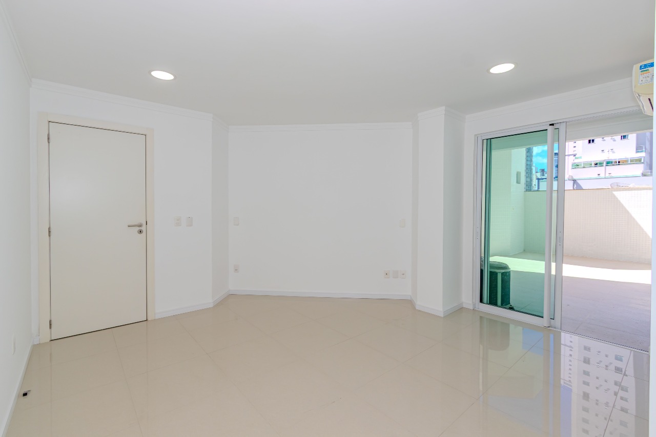 Apartamento diferenciado à venda no Pioneiros: 