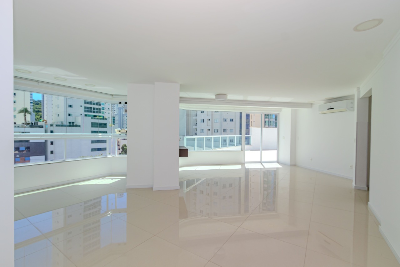 Apartamento diferenciado à venda no Pioneiros: 