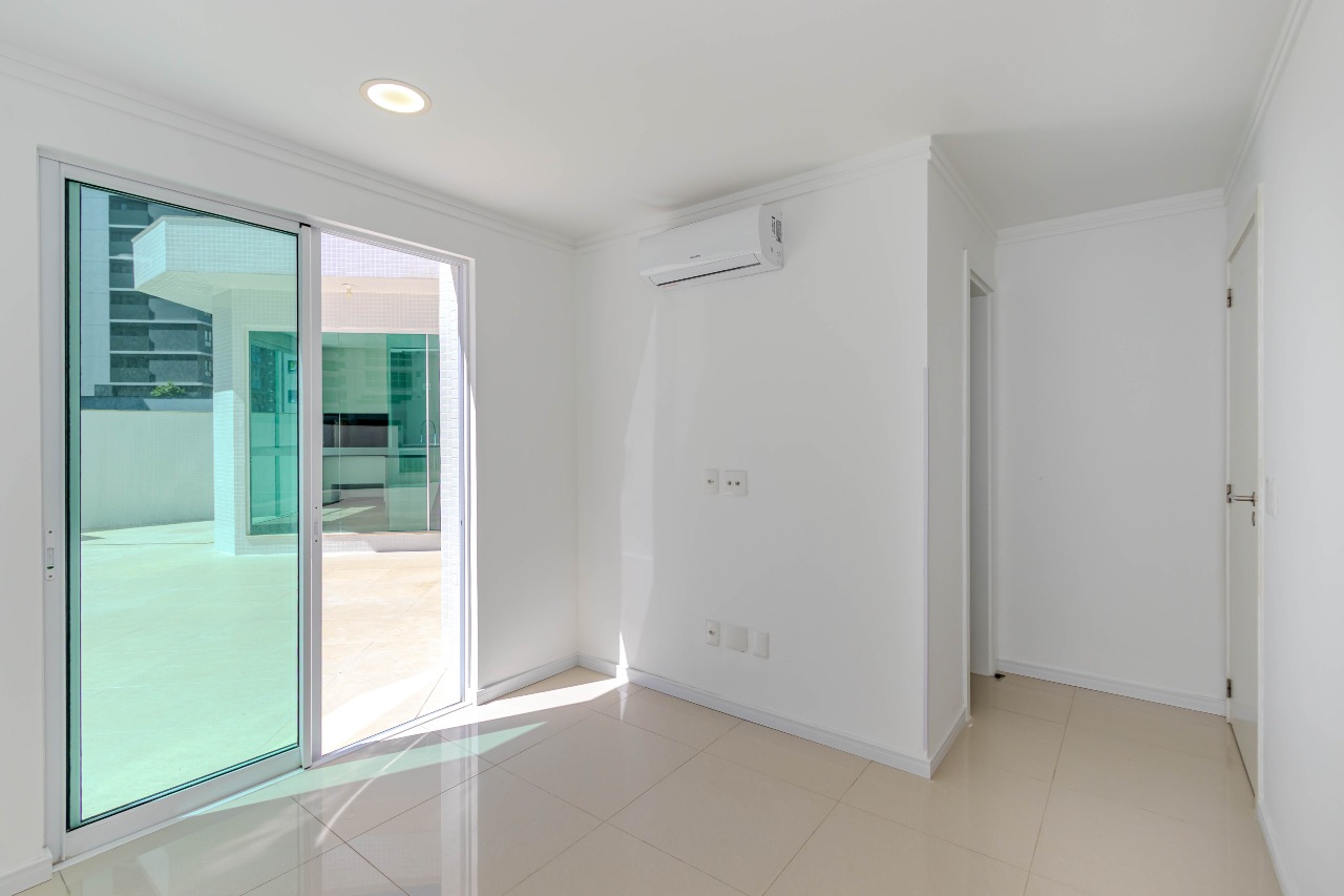Apartamento diferenciado à venda no Pioneiros: 