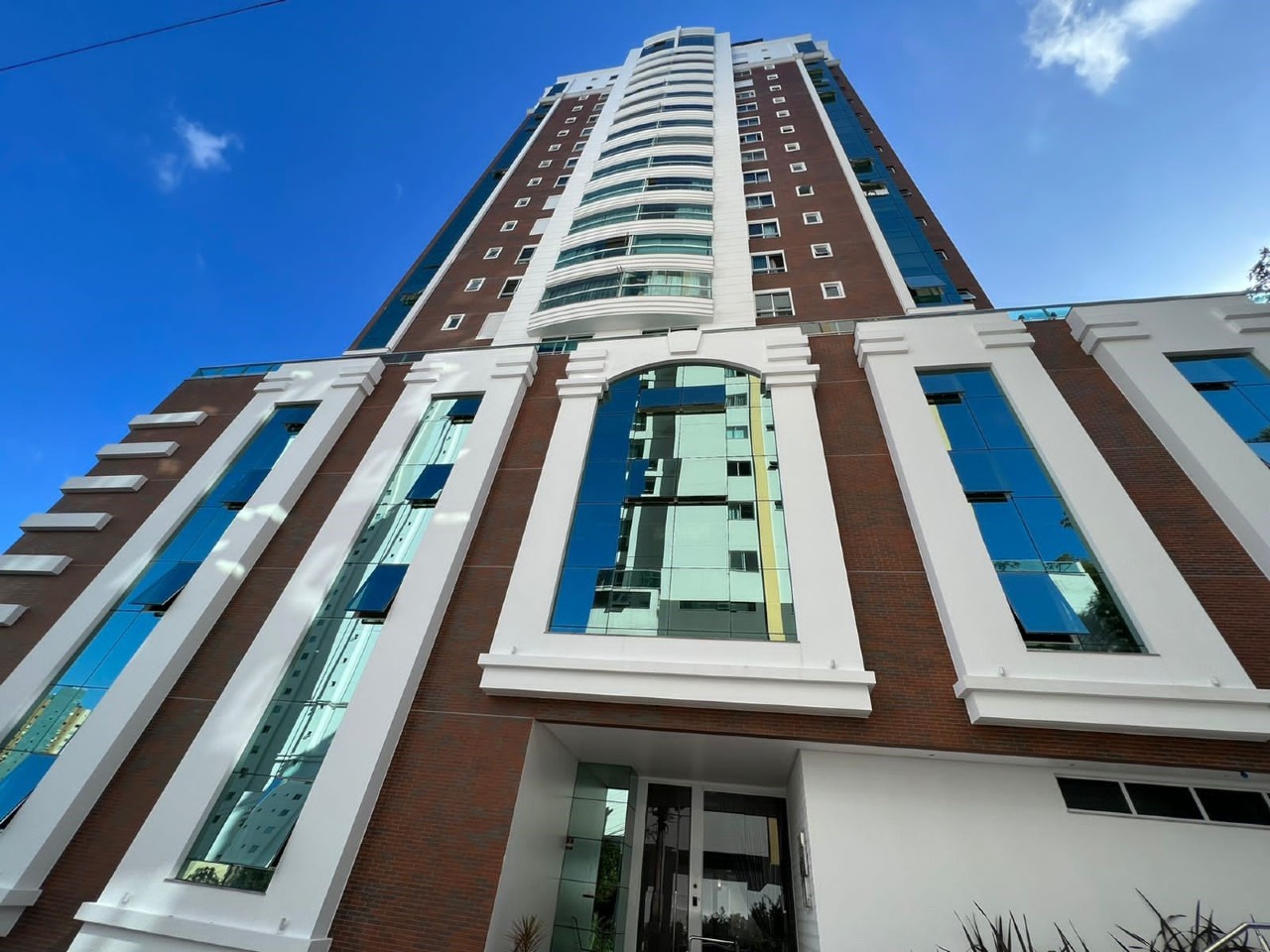 Apartamento à venda no Pioneiros: 