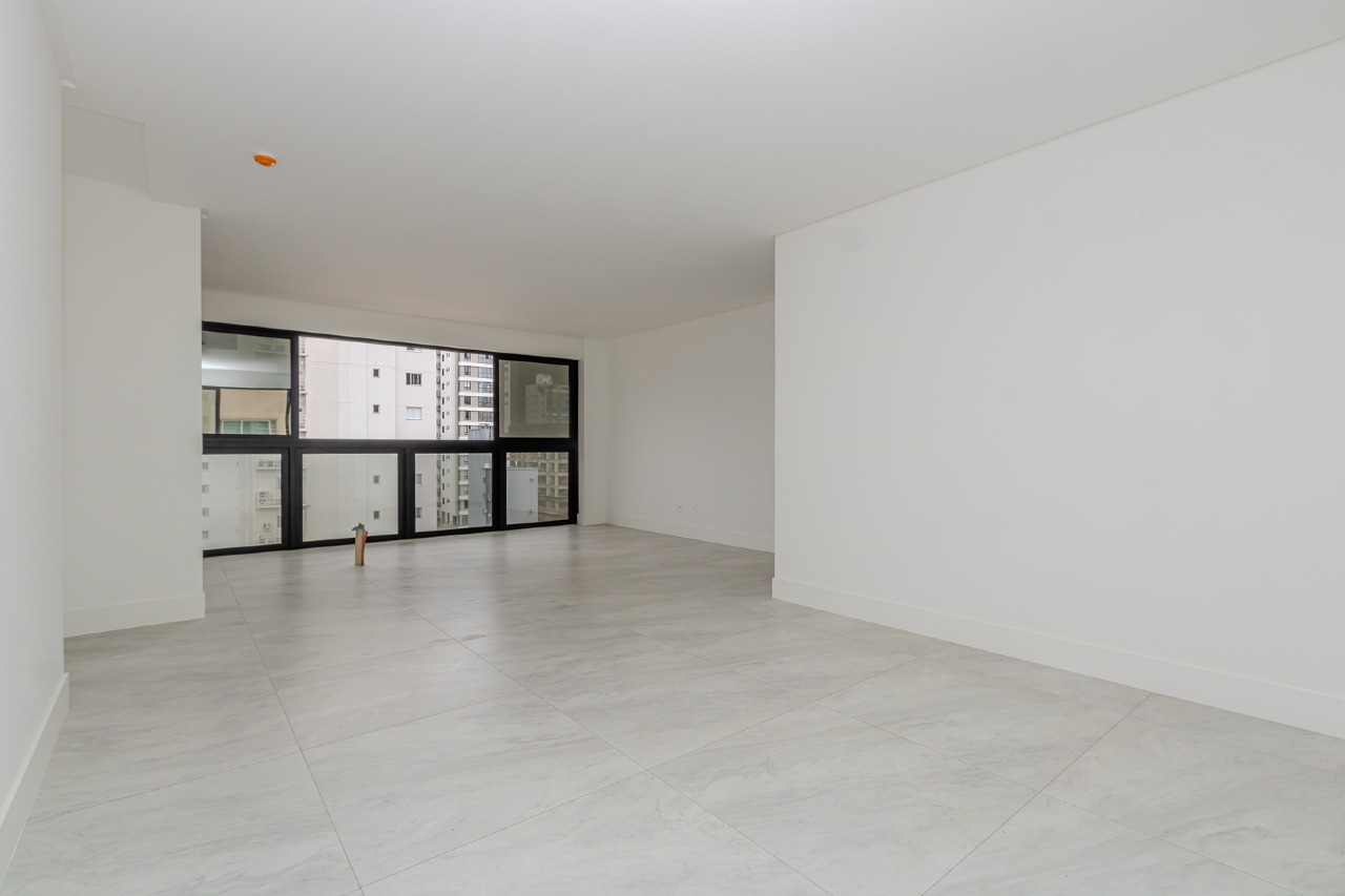 Apartamento à venda no Pioneiros: 