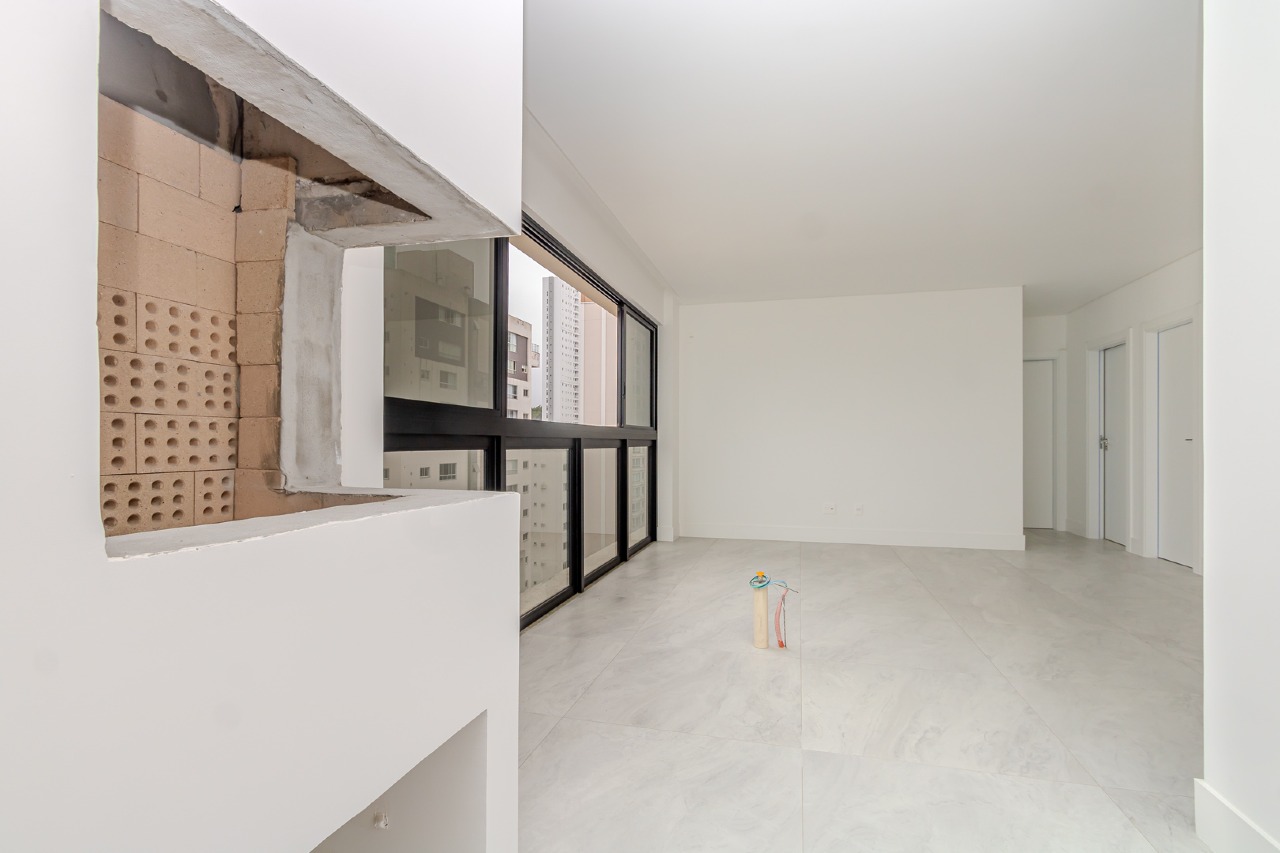 Apartamento à venda no Pioneiros: 