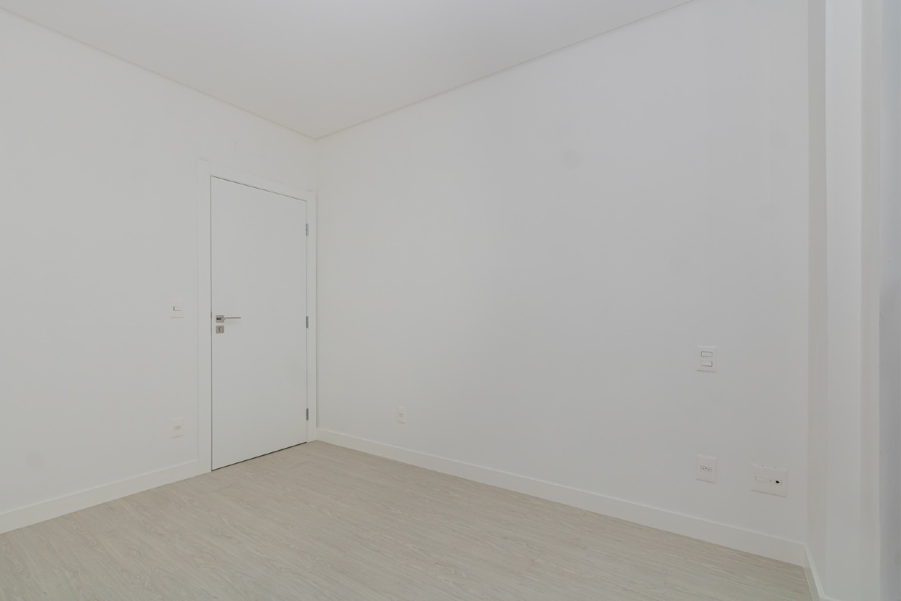 Apartamento à venda no Pioneiros: 