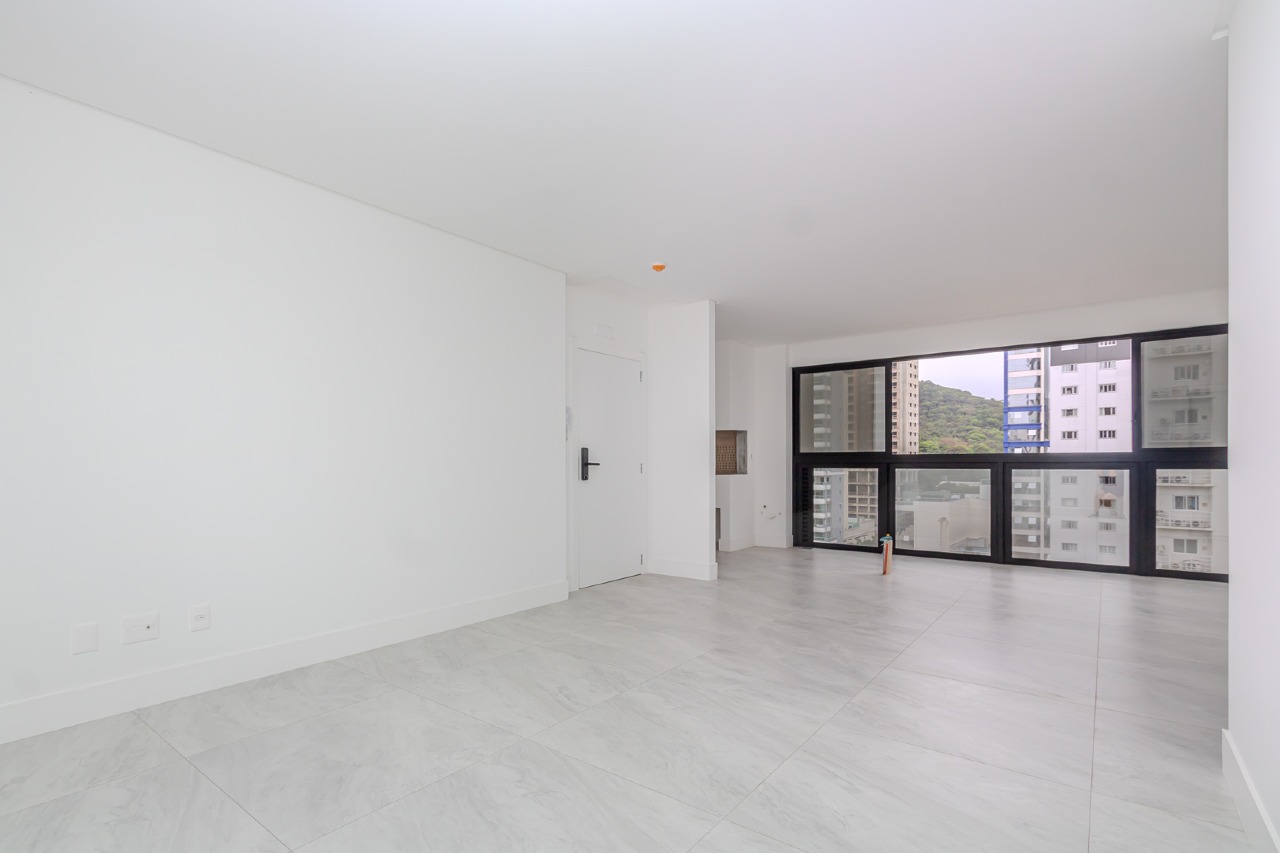 Apartamento à venda no Pioneiros: 