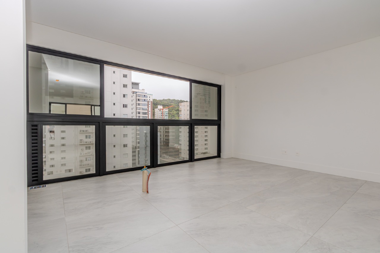 Apartamento à venda no Pioneiros: 