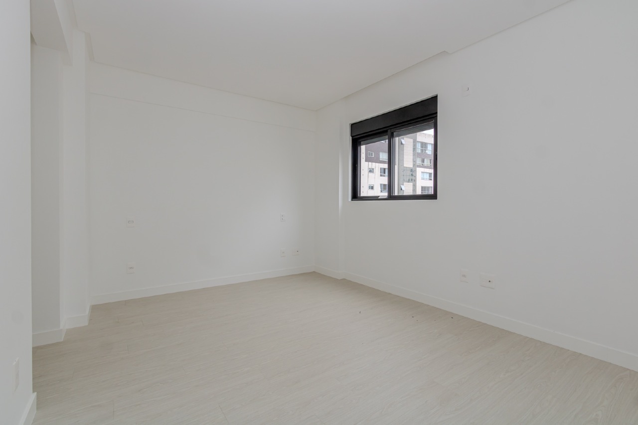 Apartamento à venda no Pioneiros: 