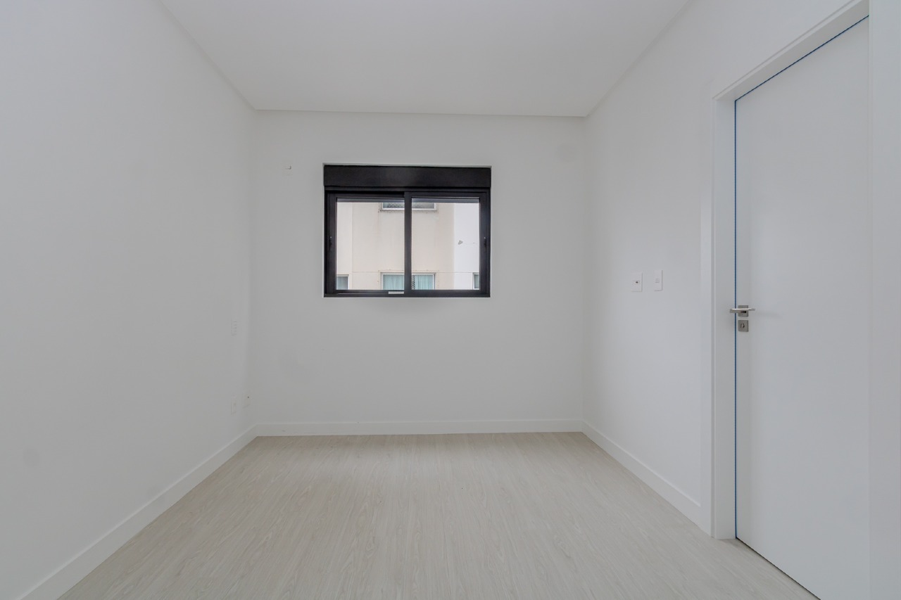 Apartamento à venda no Pioneiros: 