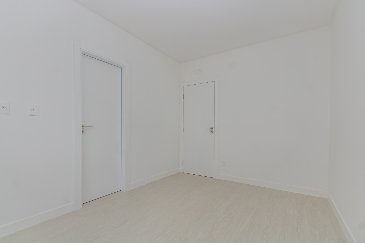 Apartamento à venda no Pioneiros: 