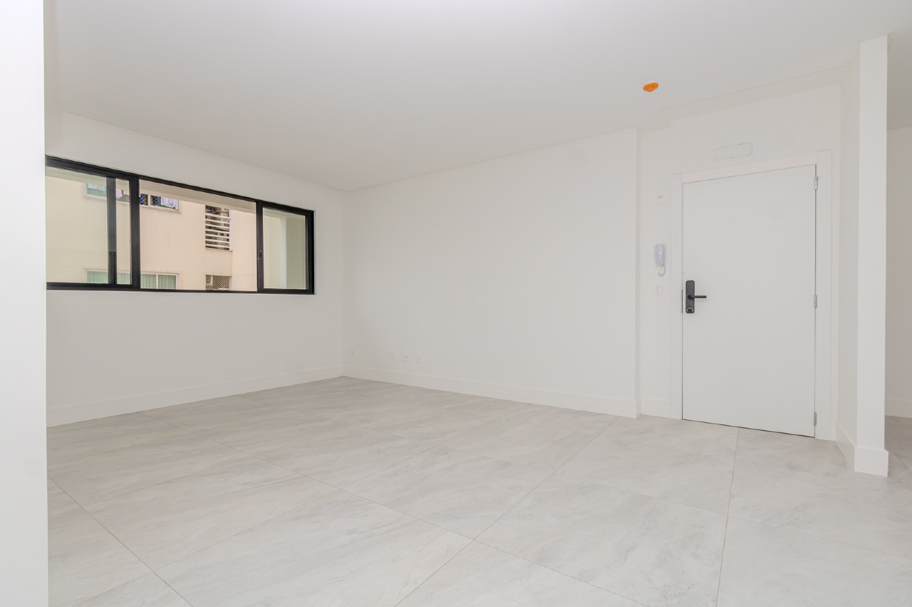 Apartamento à venda no Pioneiros: 