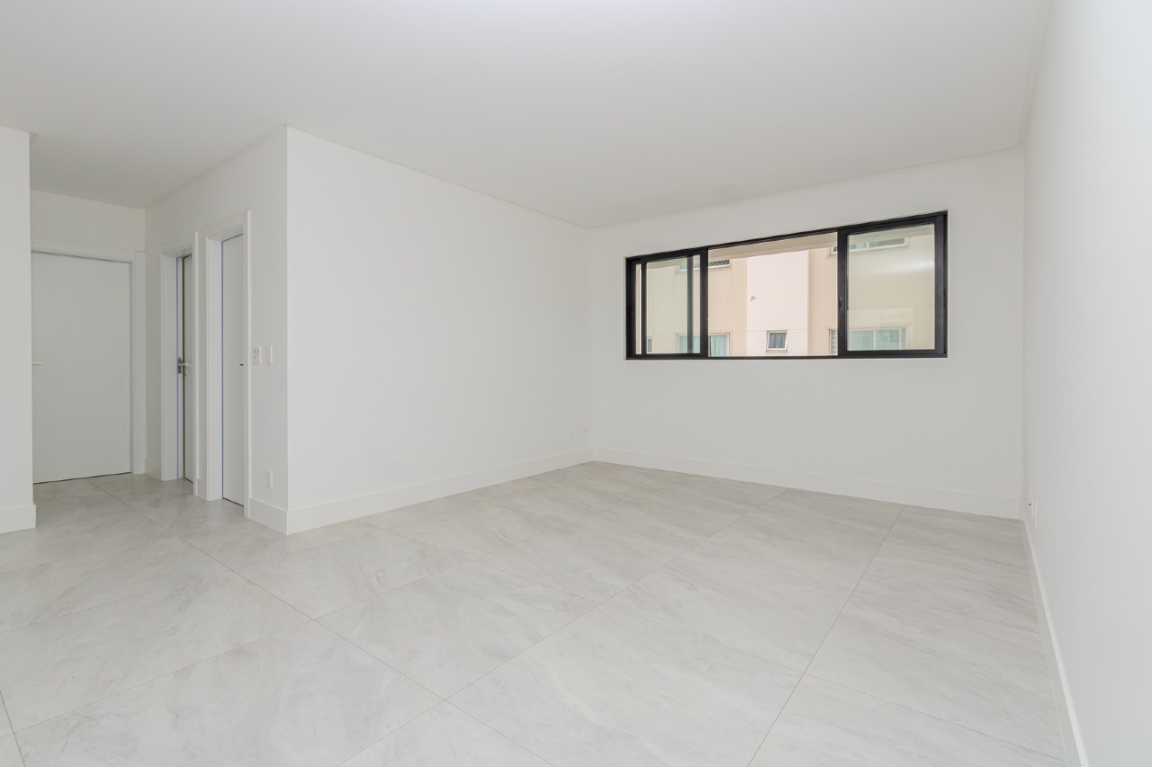 Apartamento à venda no Pioneiros: 