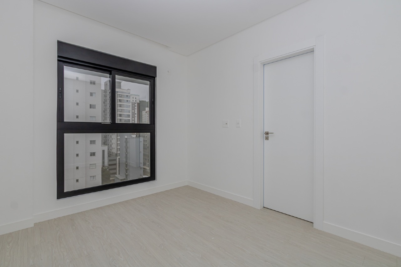 Apartamento à venda no Pioneiros: 