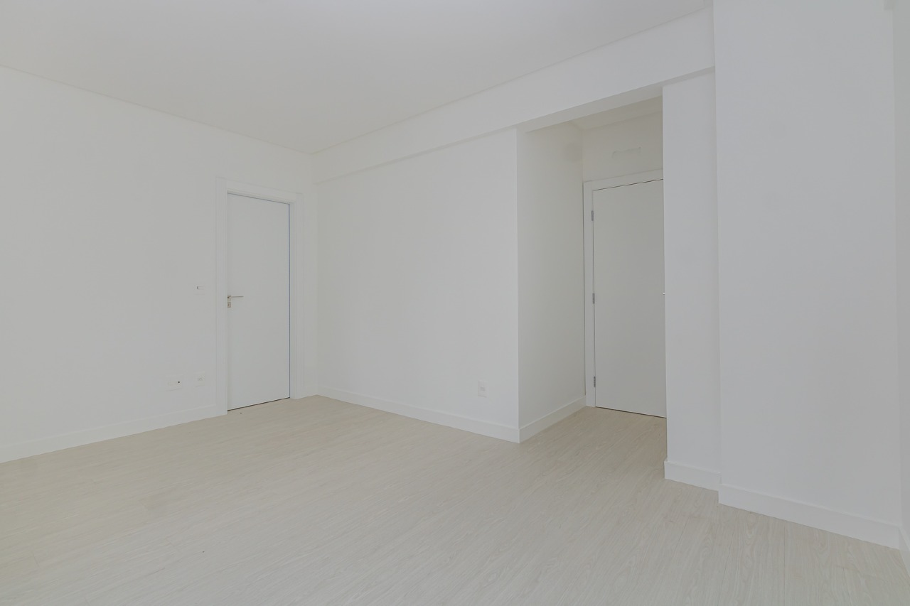 Apartamento à venda no Pioneiros: 