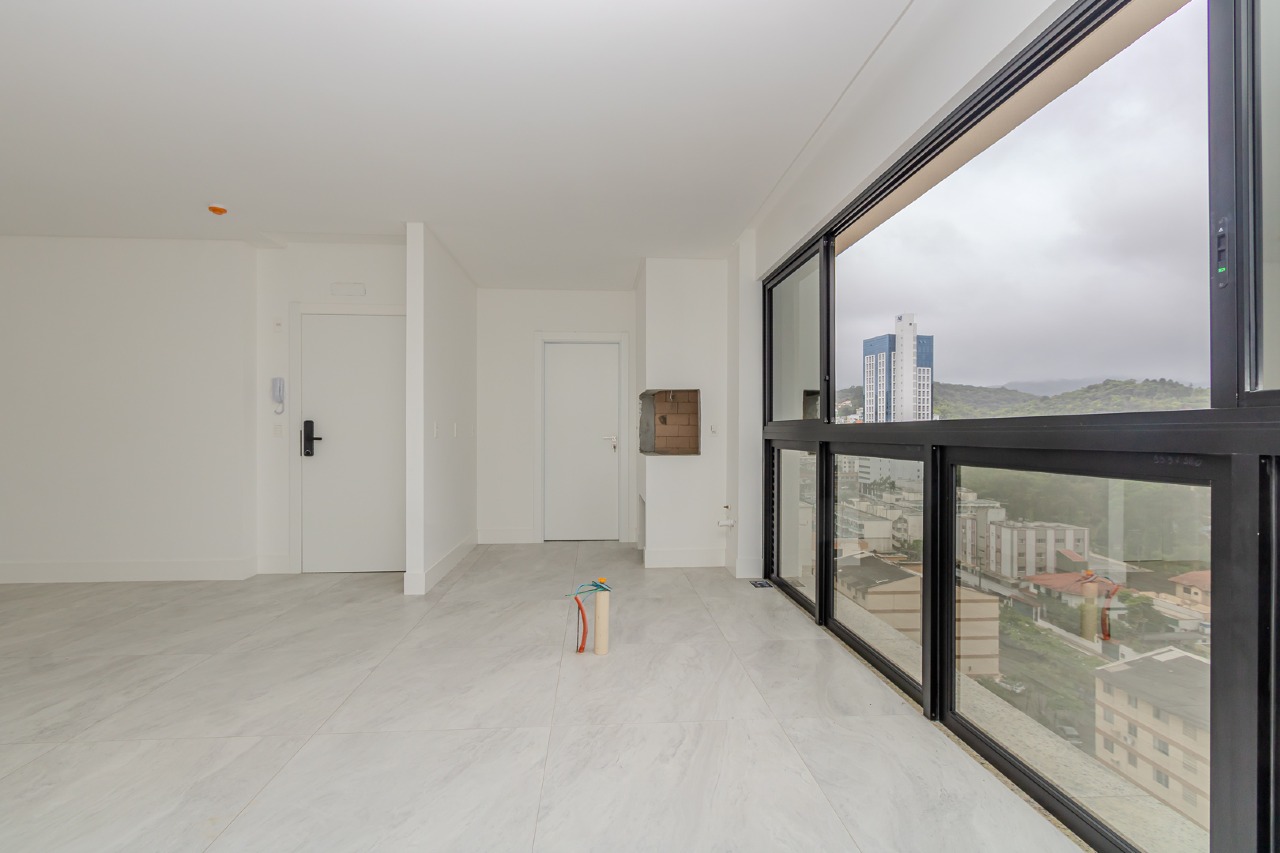 Apartamento à venda no Pioneiros: 