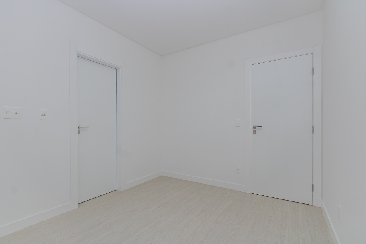 Apartamento à venda no Pioneiros: 