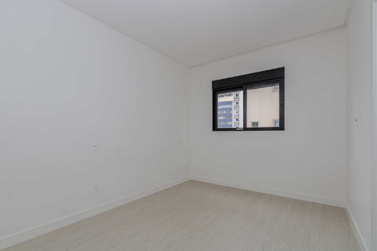 Apartamento à venda no Pioneiros: 