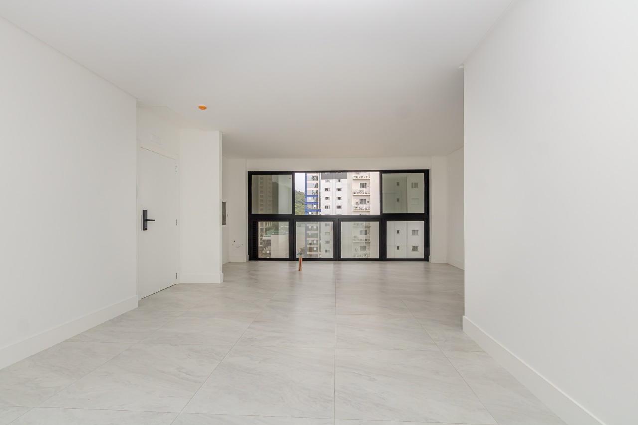 Apartamento à venda no Pioneiros: 