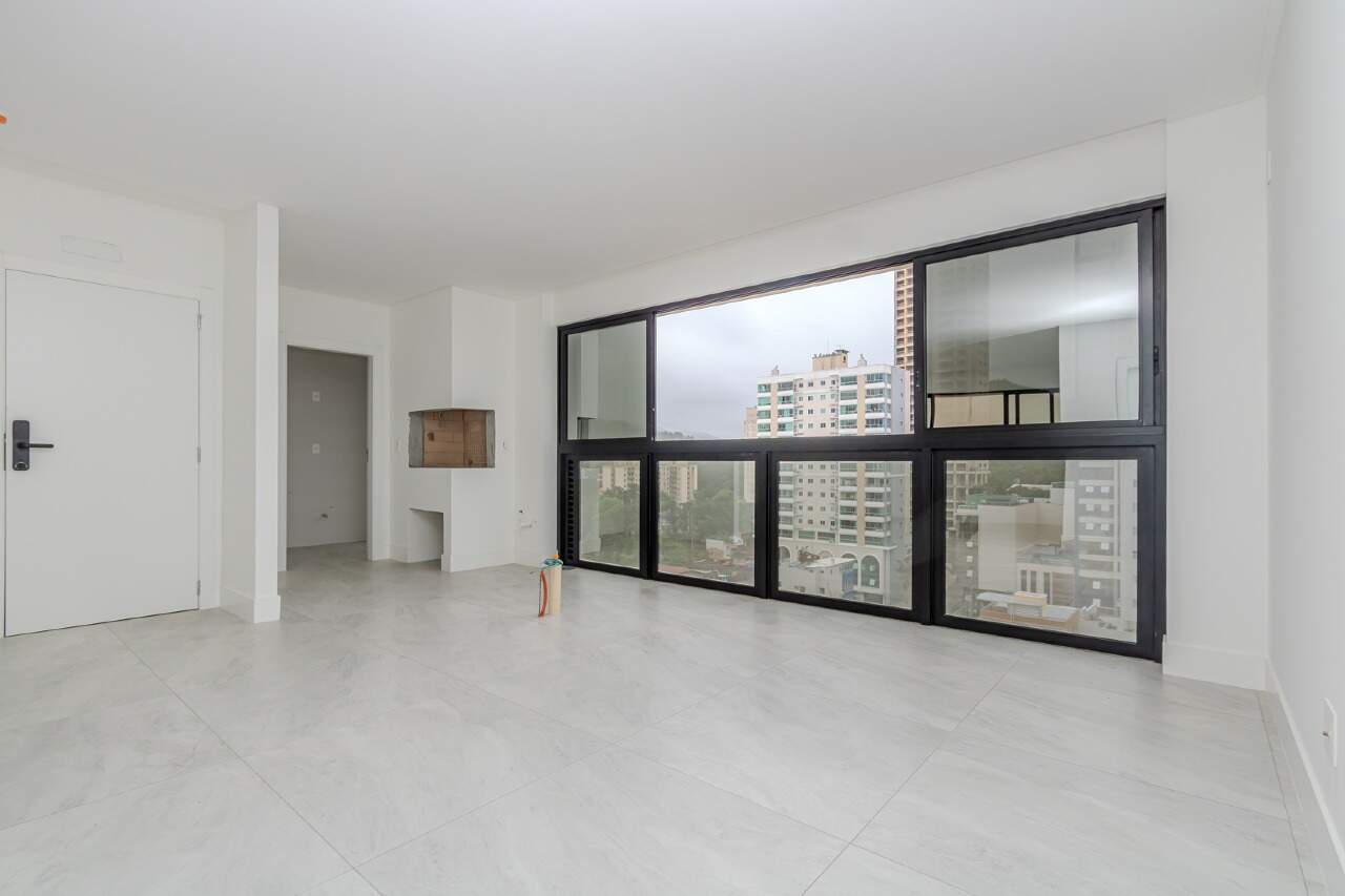 Apartamento à venda no Pioneiros: 