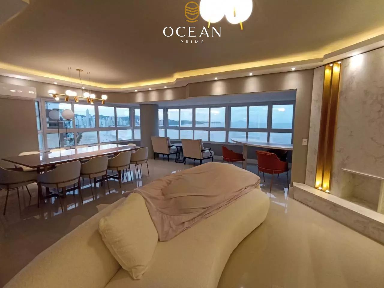 Cobertura Duplex à venda no Frente Mar: