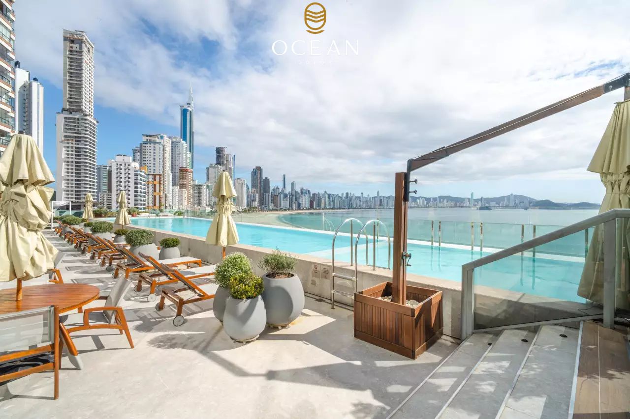 Apartamento a venda no Edifício Pharos em Balneário Camboriú - Frente Mar